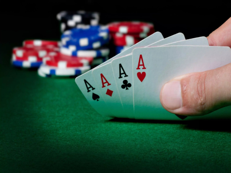 How can players use bitcoin blackjack strategies to offset the house edge?